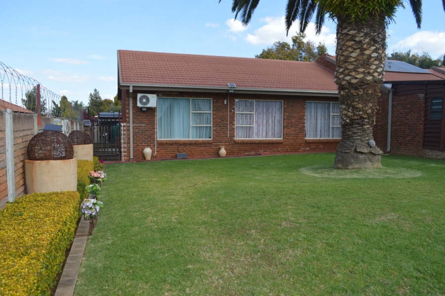 6 Bedroom Property for Sale in Doringkruin North West